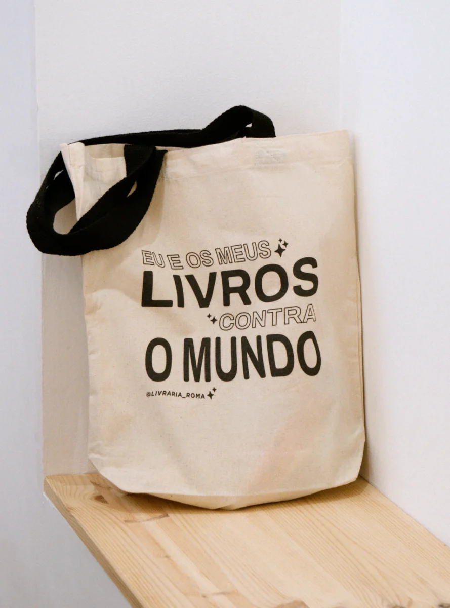 Tote Bag “Eu e os meus livros contra o mundo”